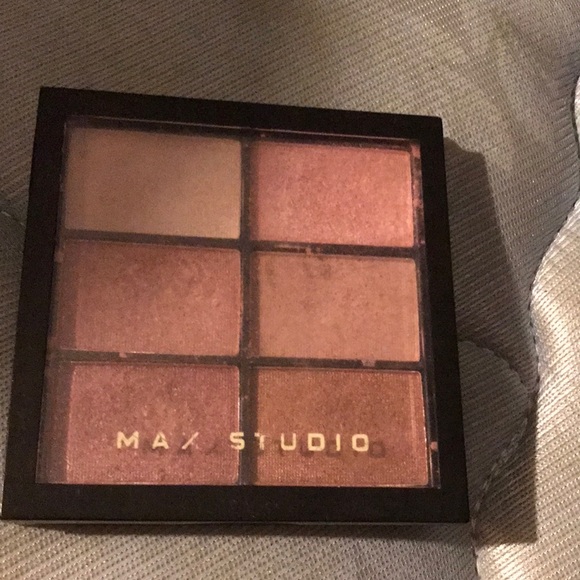max studio - Picture 1 of 1